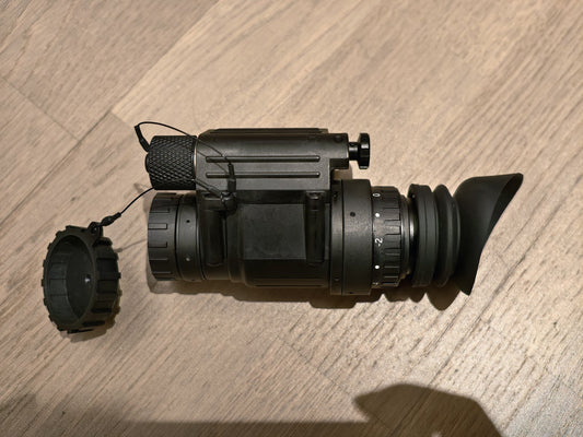 PVS-14 Style NNVT4 White Phosphor Monocular