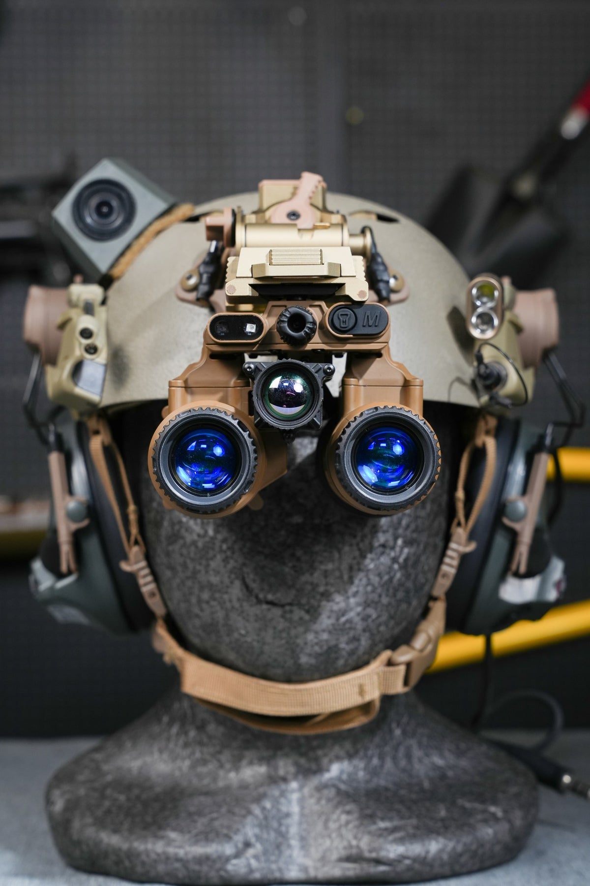Tan ELF-FB20 Jerry-FB 2.0 fusion binocular shown in a full helmet-mounted front view