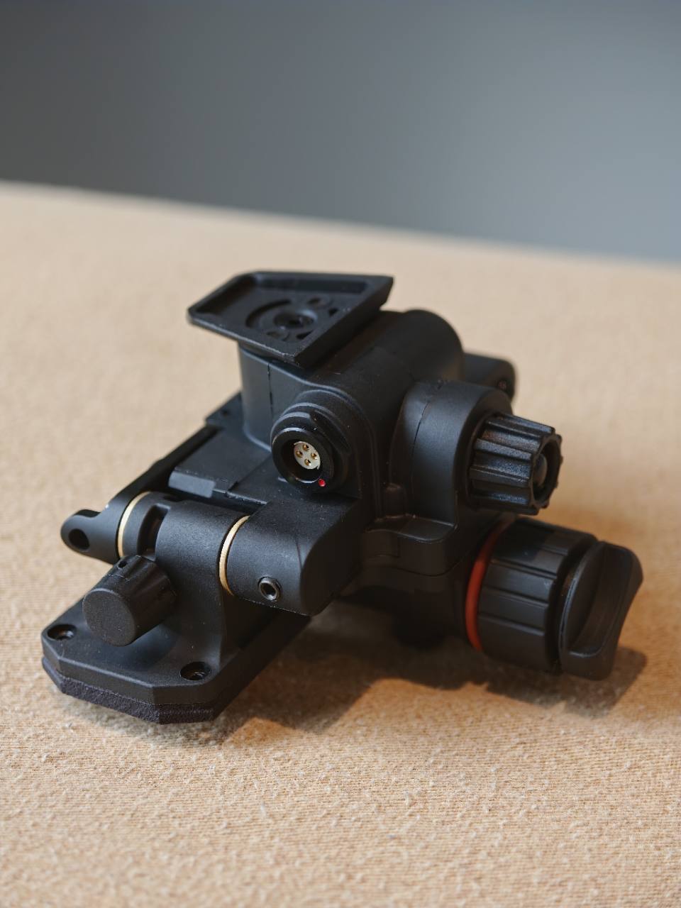 Side view of polymer 1431 bridge showing 4-pin Fischer external battery port and CR123A battery cap