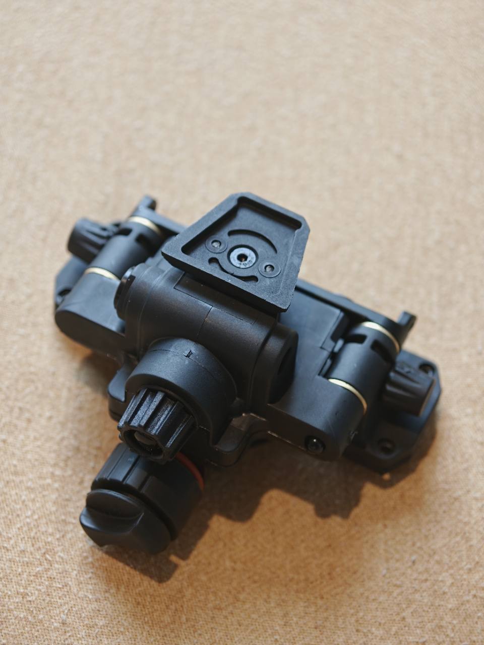 Top view of polymer BNVD-1431 and PVS-31-style articulating bridge assembly