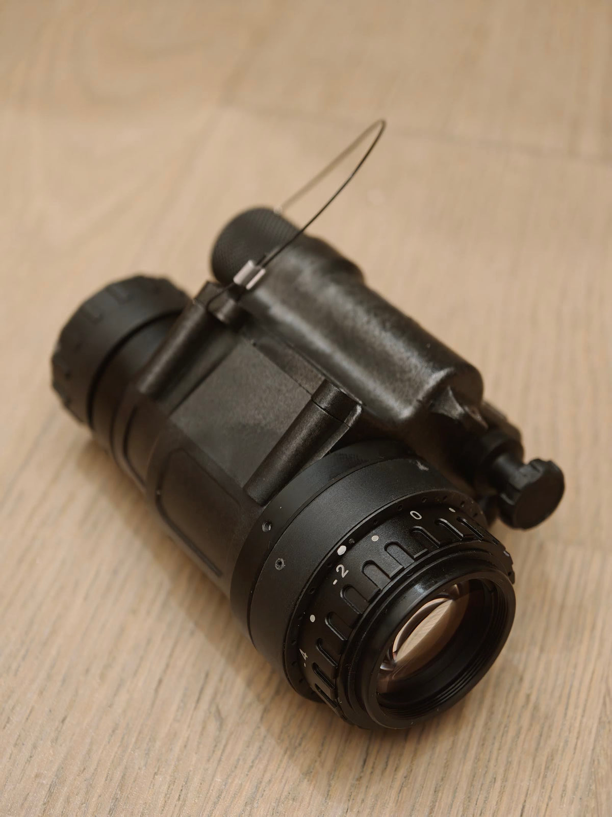 Reference alternate view of the PVS-14 monocular and Yian optical assembly.