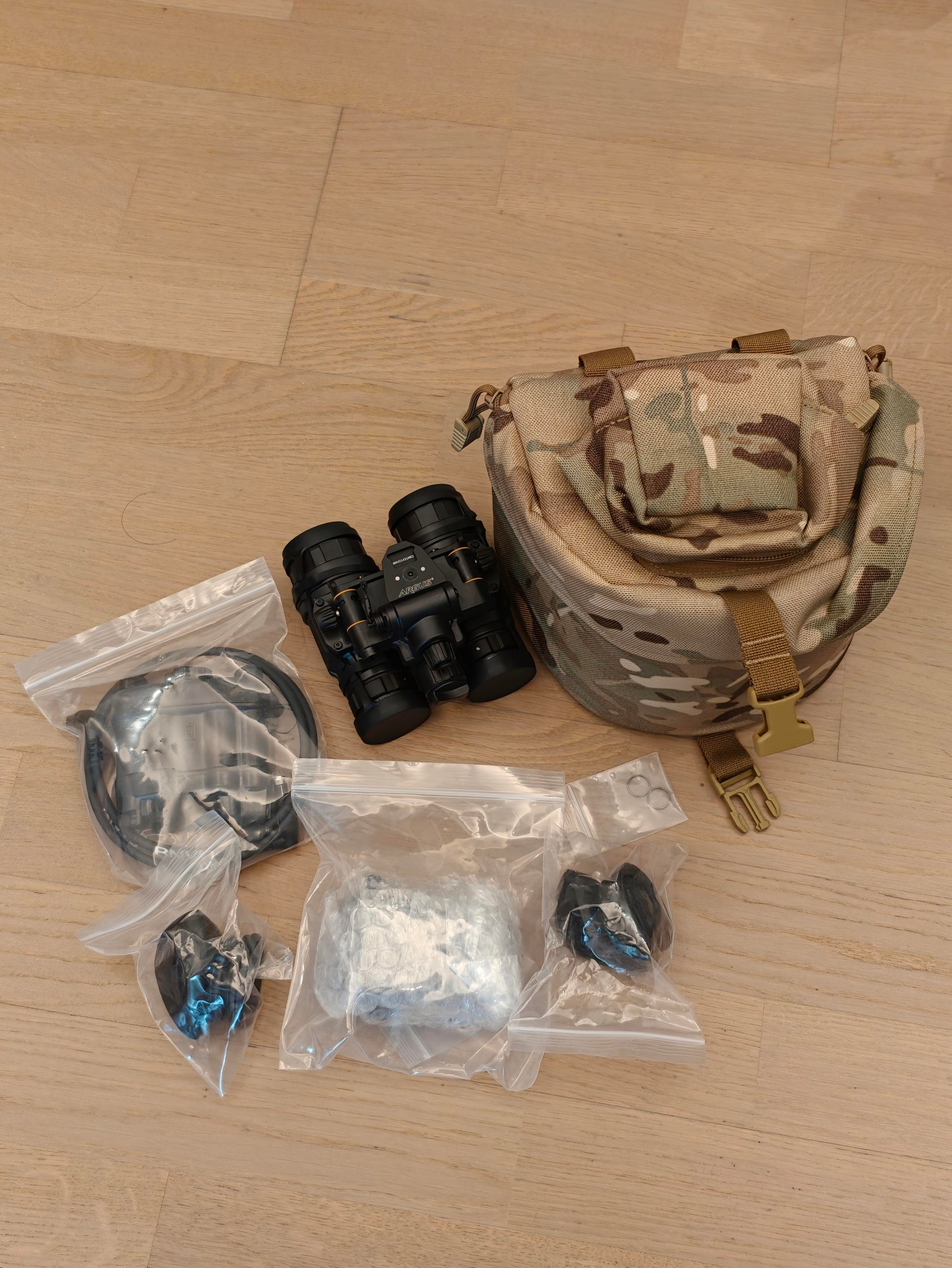 Hunter BNVD 1431 with camouflage carry pouch and included accessories